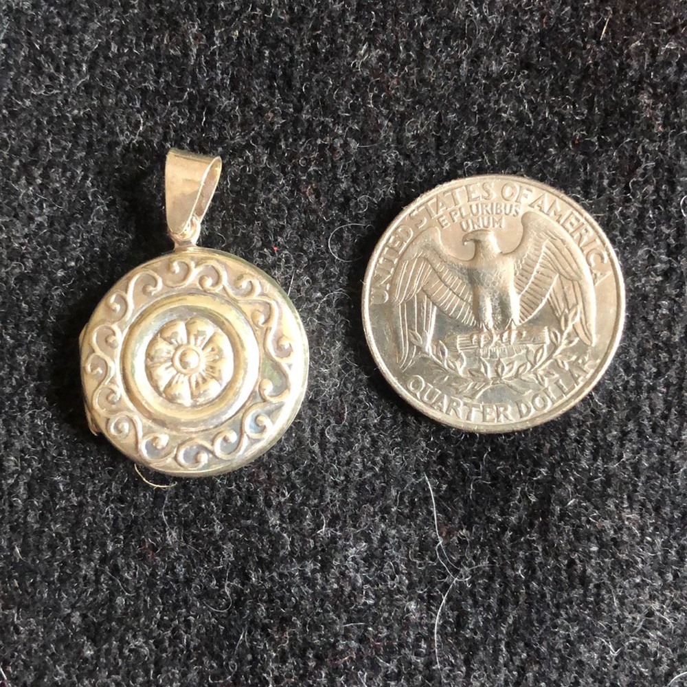 Silver Locket - Picture 3 of 3